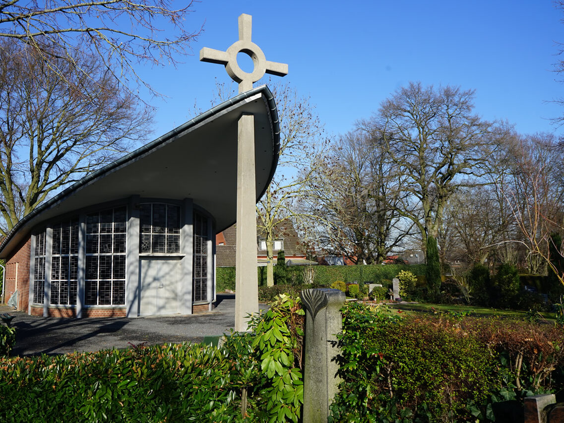 Hartefeld_Friedhofshalle_202301